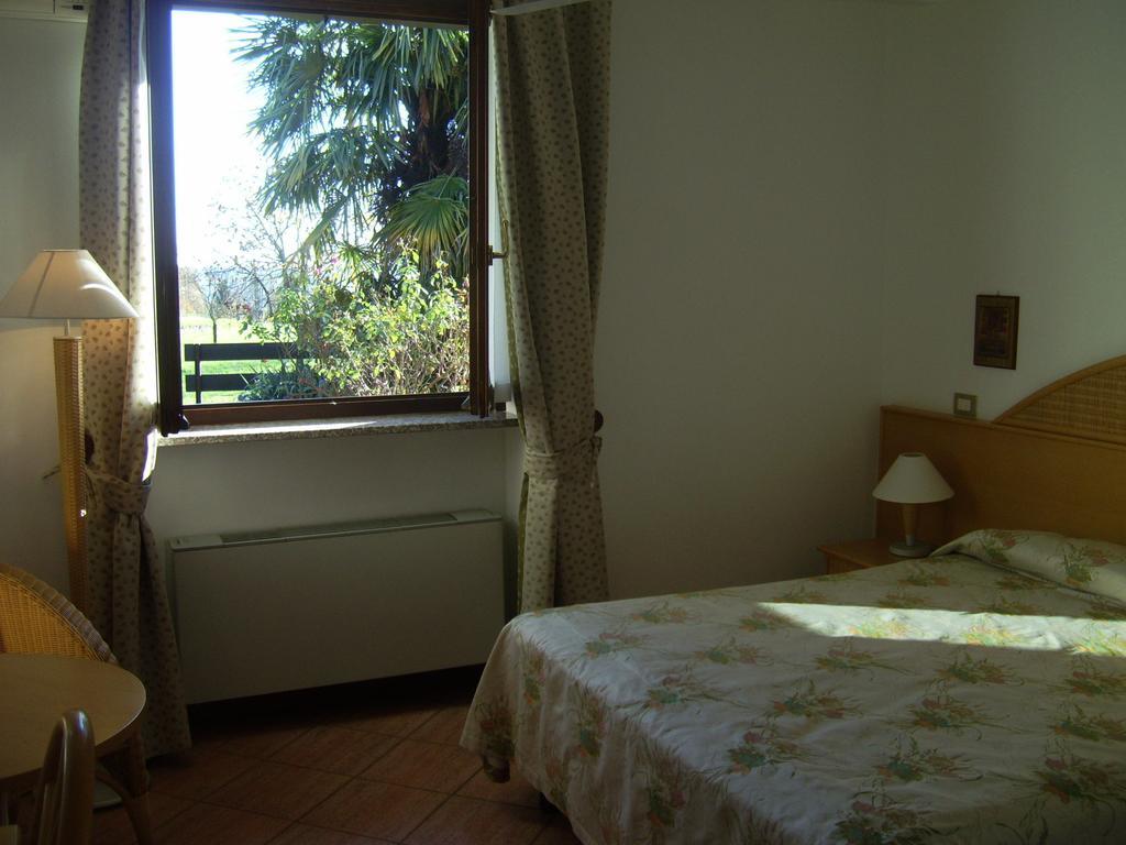 Hotel La Collinetta Sesto Calende Habitación foto